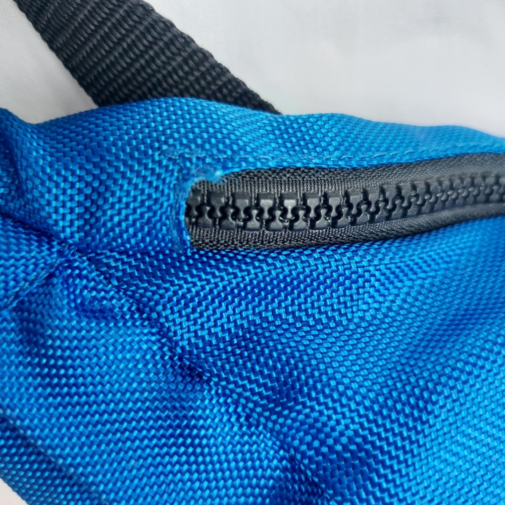 L.A. Gear Unisex Waist Fanny Pack Crossbody Bag Cobalt Royal Blue Adjustable - Picture 2 of 16